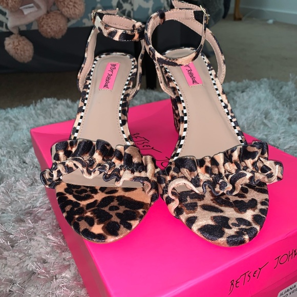 NWT Betsey Johnson Leopard Print Kitten Heels - Picture 2 of 5